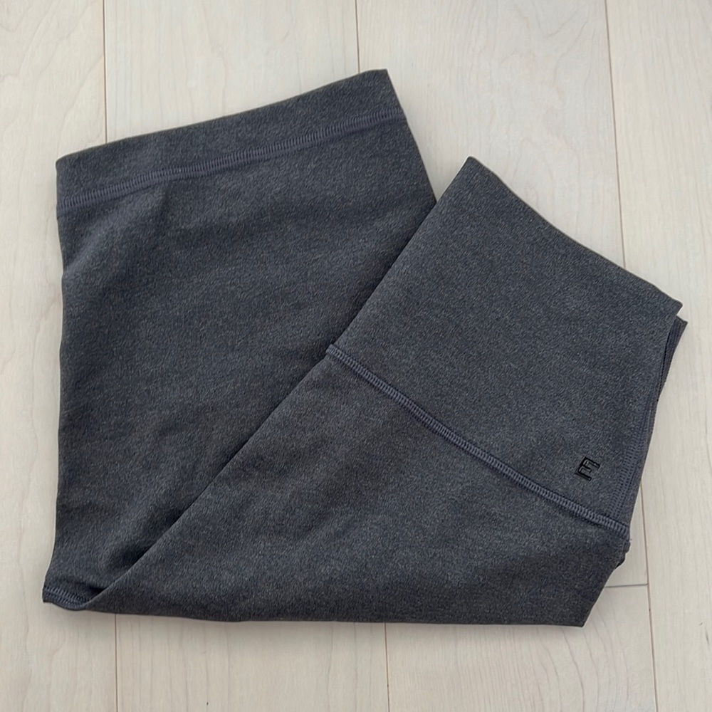 Everlane Perform biker shorts 8” size S